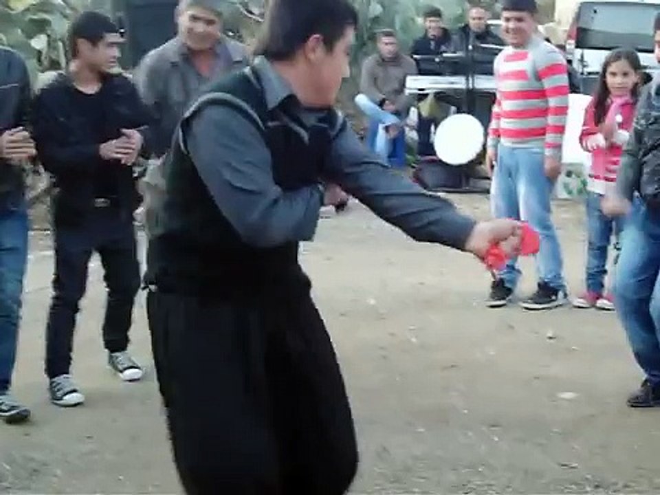 OYNAYAN ÇALGICI DÜĞÜN SAHİPLERİNE FIRSAT BIRAKMADI NOT- ŞALVARLI OLAN -)))