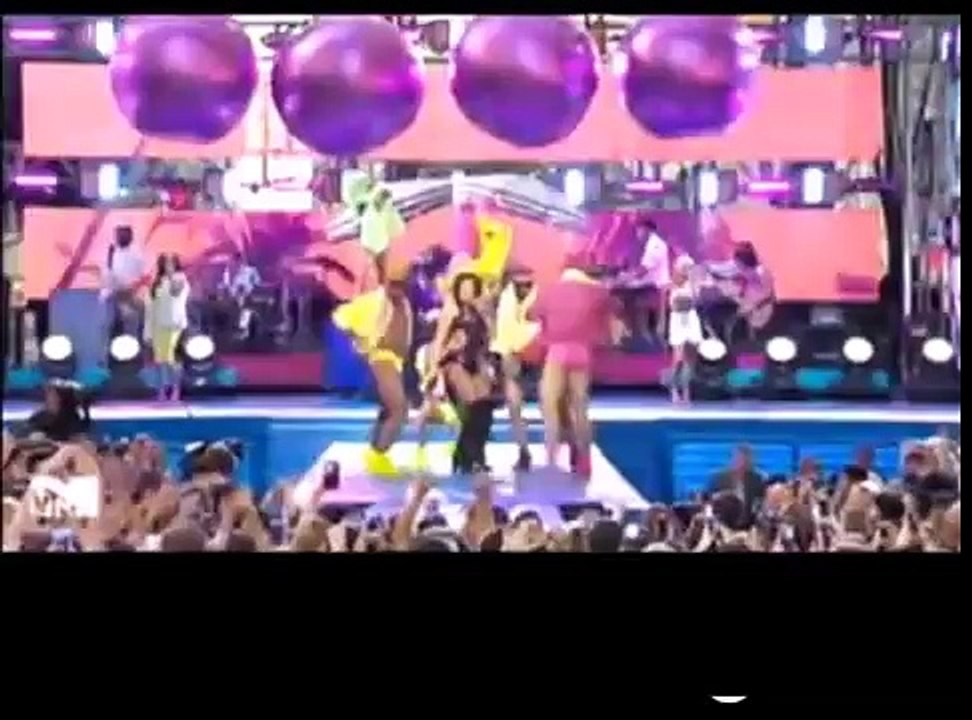 Demi Lovato - Cool For The Summer (Live) feat. Iggy Azalea [VMAs 2015]