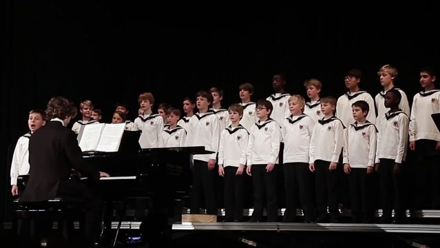 Johann STRAUSS - Waltz Frühlingsstimmen , Wiener Sängerknaben & soloist (Vienna Boys' Choir)