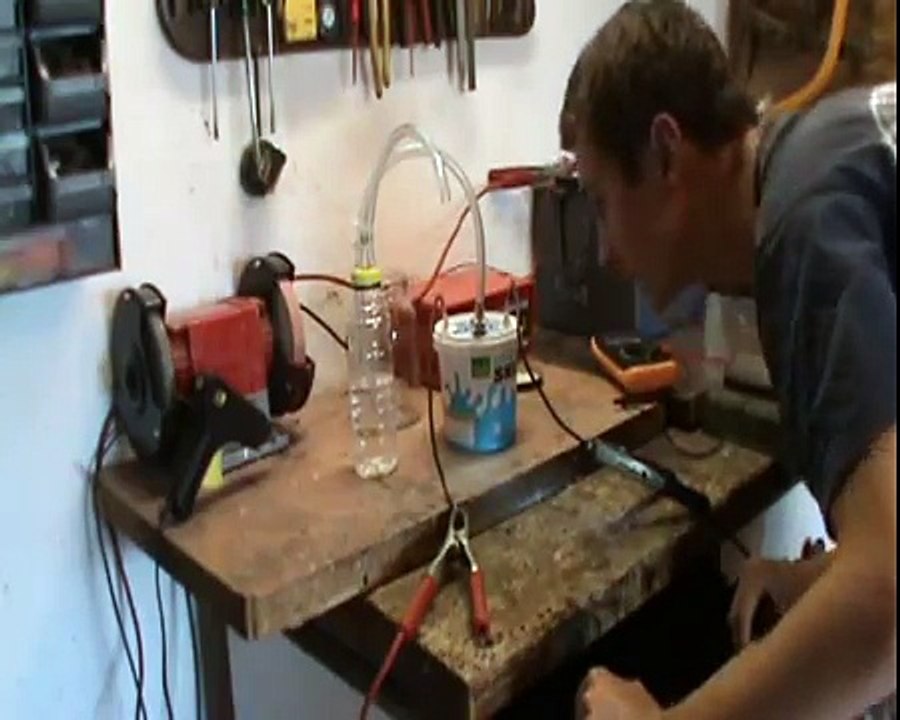 Elektroliza - pridelava vodika in kisika doma