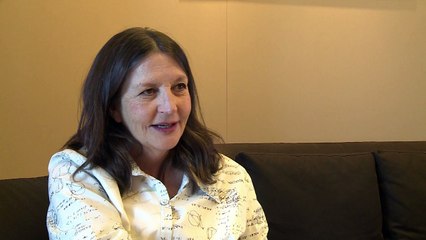 A Venise, Sue Brooks lève un verre à ses consoeurs absentes