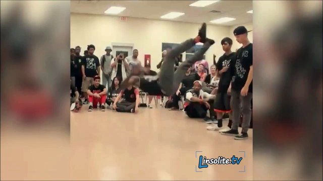 Ce breakdancer est juste ENORME... Battle de danse au top!
