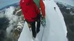 Suivez cet alpiniste sur la crête d'une montagne... Vertigineux!