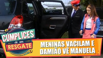 Meninas vacilam no banheiro e Damião vê Manuela
