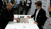 Blitz Chess: Magnus Carlsen vs. Manager Espen Agdestein