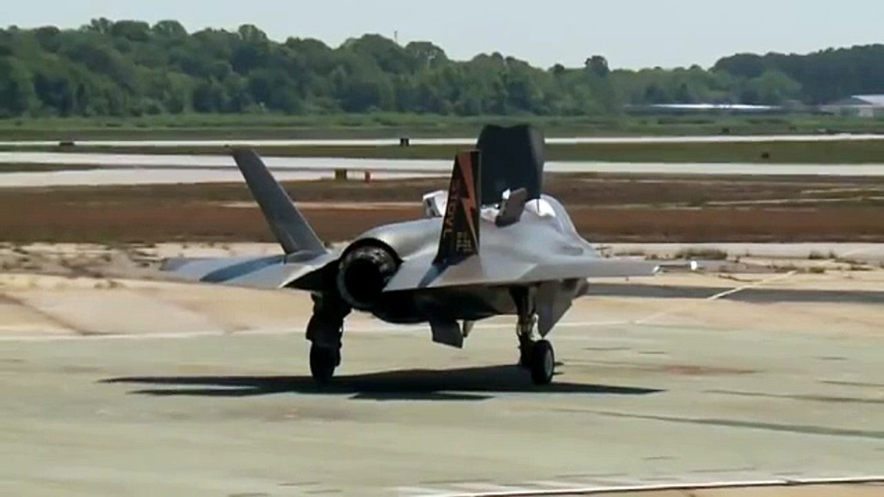 Geleceğin Savaş Uçağı Dikey İniş Kalkış Yapabilen F-35B