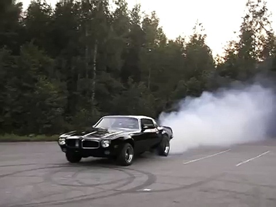 Pontiac Firebird burnout