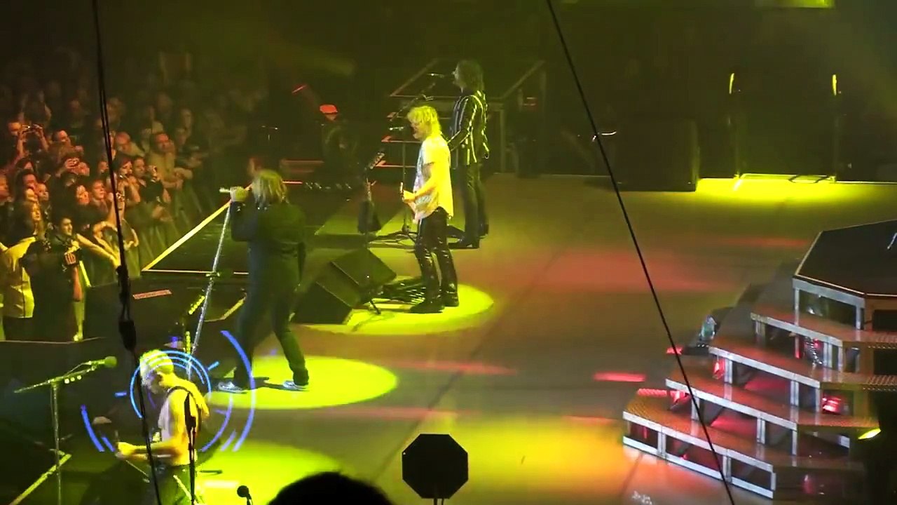 Def Leppard - C'Mon, C'Mon (Live)