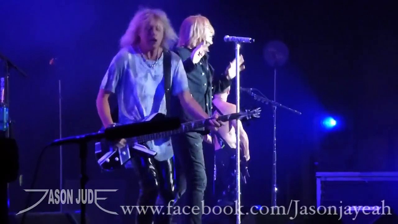 Def Leppard - Animal [HD] LIVE 7/24/11