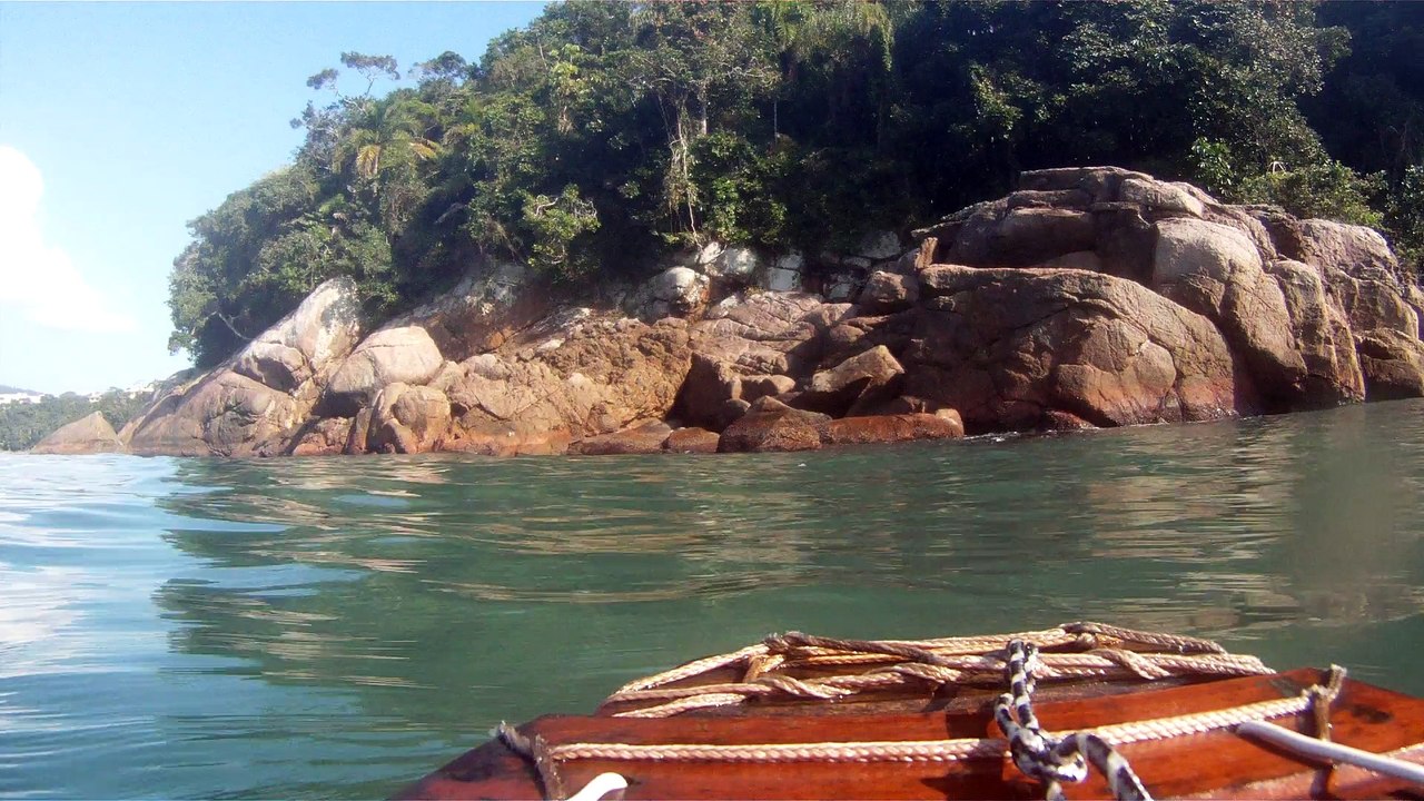 Passeio ao Ubatuba na praia da Enseada, Litoral Norte de São Paulo, Brasil, SUP, em pets reciclados