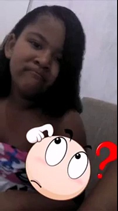 Prima cantando a música de chiquititas