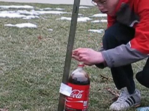 Coke and Diet Coke Comparison (with mentos)