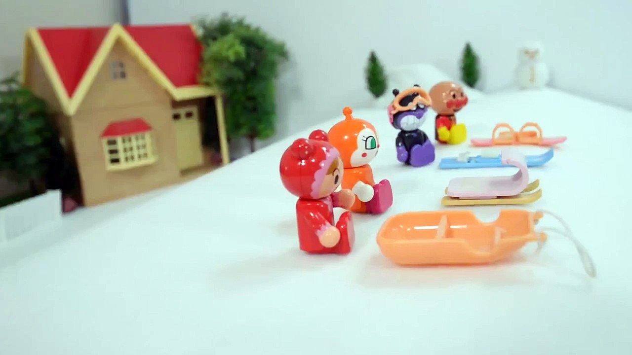 Anpanman caractère dans la neige jouer jouets Anpanman