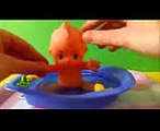 Muñeca de juguete muñeca del tiempo del baño del juguete del bebé de la margarita las aguas de baño