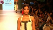 Hot Sizzling Girl Ramp walks For Pallavi Singhee !!