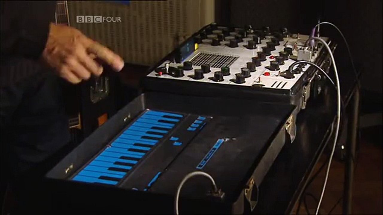 David Gilmour - Dark Side of the Moon on the run Synthi A