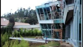 Worlds most extreme homes - Ecuador