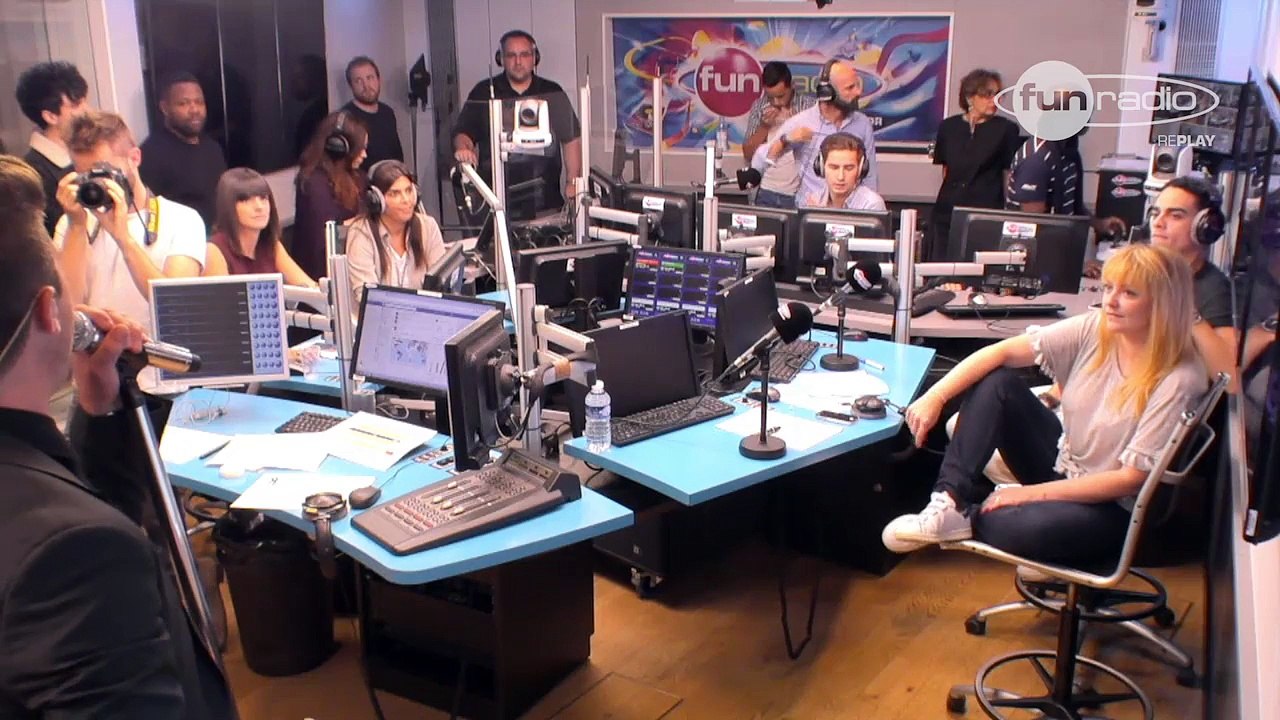 Marion et Anne-So - Robin Thicke interprète "Back Together" en live