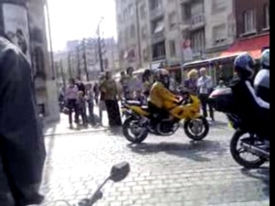 Manif devant via pizza