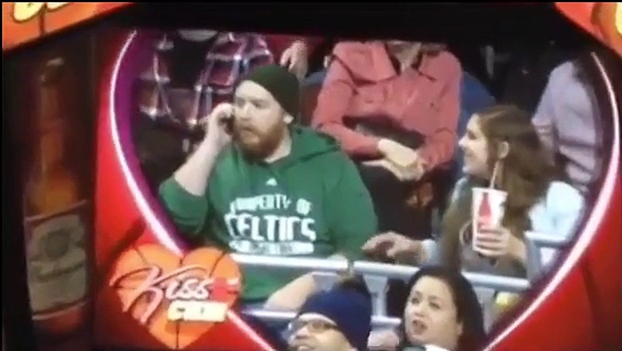 Why You Shouldn't Ignore Your Girlfriend During Kiss Cam