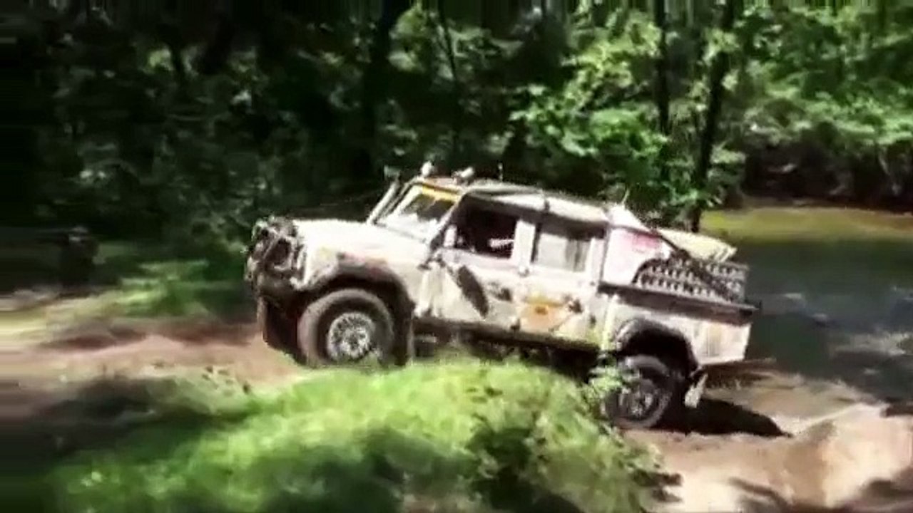 Land Rover Defender 130CC-R(hino)