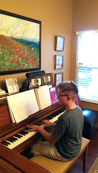 Spooky scary skeletons | piano |