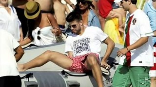 Gerard Pique y Cesc en la playa