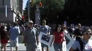 Aliza Davidovit rips diploma protesting Ahmadinejad and Columbia U