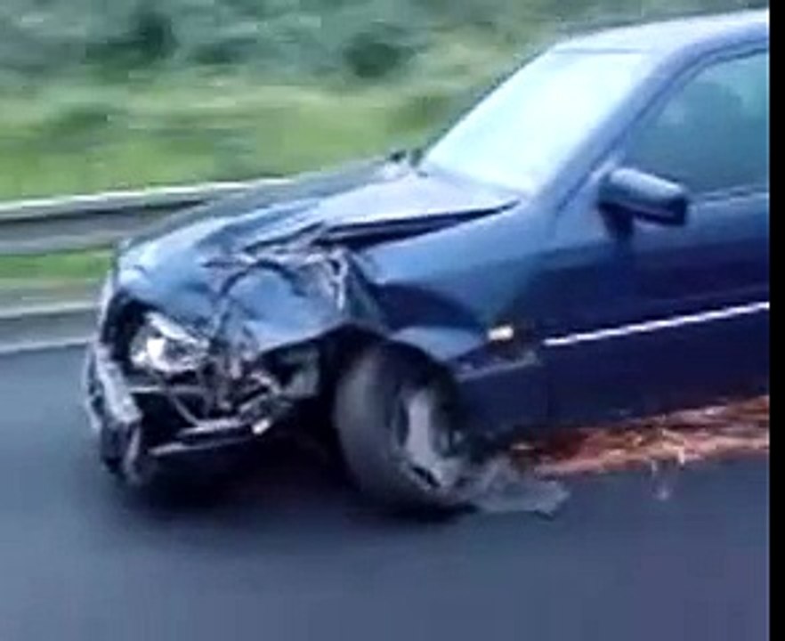 A Mercedes was traveling on 3 wheels