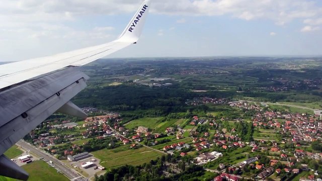 Boeing 737-800 Ryanair Landing at Kraków Airport