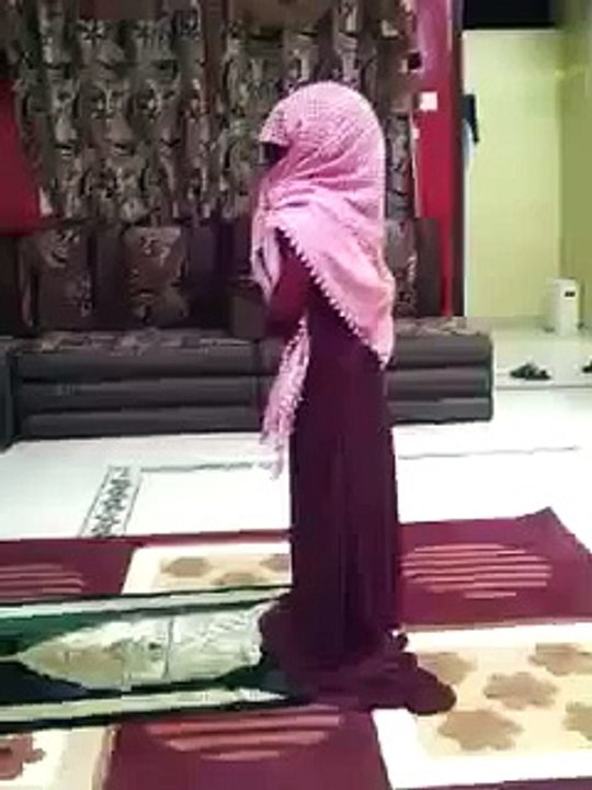 Funny Arab praying
