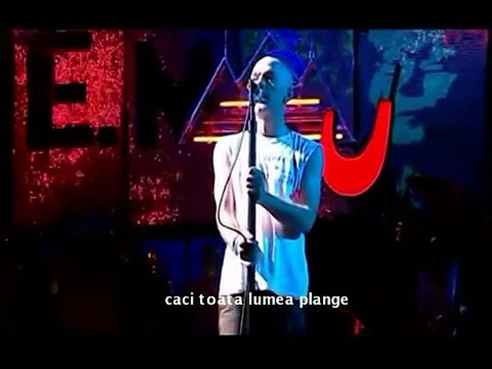 R.E.M.- Everybody Hurts / Live (tradus romana) Romanian subtitle.
