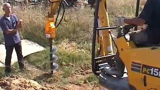 Trivella Ghedini serie TA su escavatore Komatsu PC15