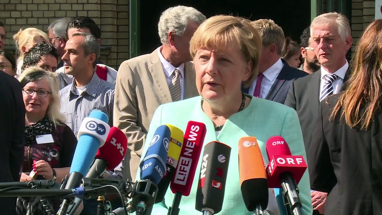 Selfie mit Kanzlerin - Merkel begeistert Flüchtlinge