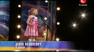 Девочка порвала зал