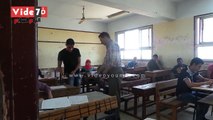 بالفيديو.. تفتيش طلاب الثانوية بمدرسة محمد كريم داخل اللجان بأجهزة الليزر