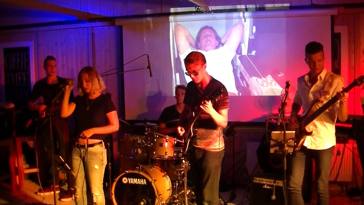 Joe! "Boulevard of broken dreams" (Green Day) live at The Sun Sea Bar