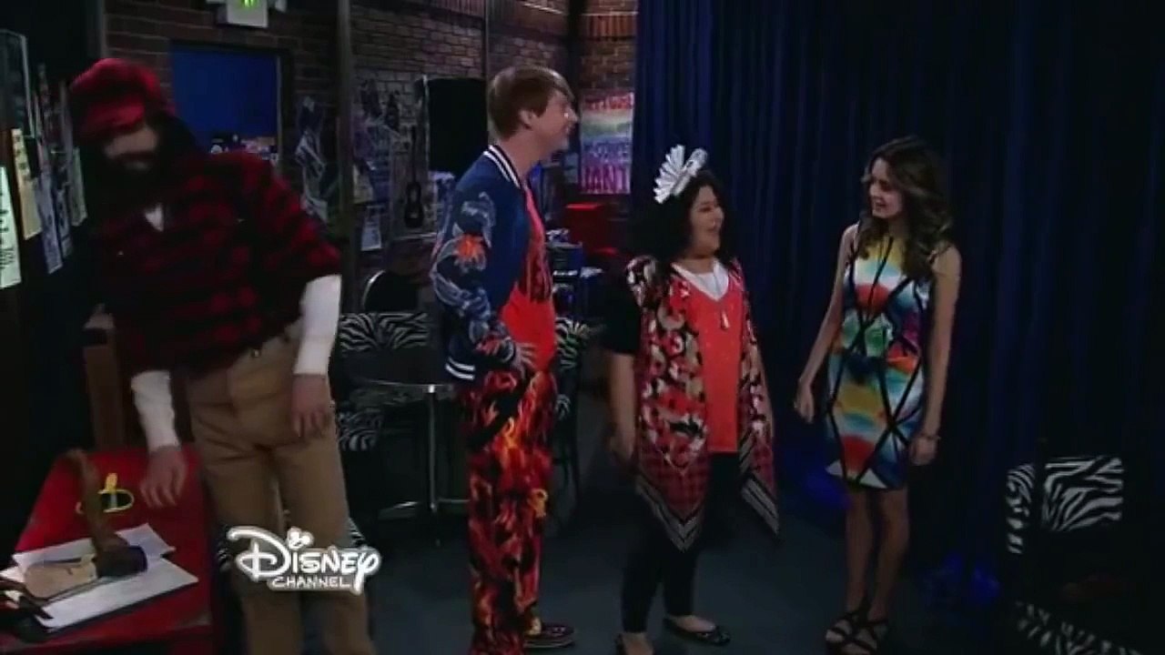 Austin and Ally Karaoke and Kalamity  - Auslly kiss scene
