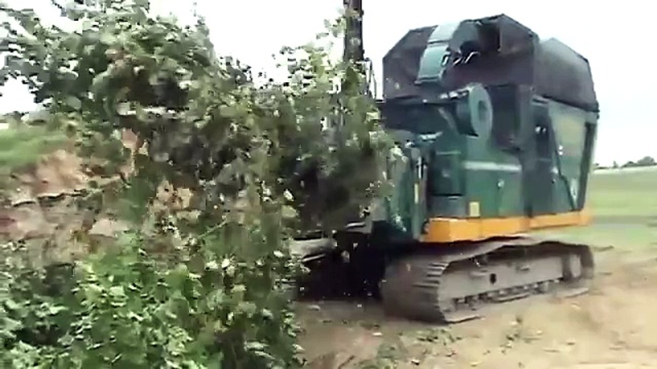 ماكينه تأكل الاشجار ماكينه ضخمه