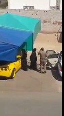 بنات صادهم راعي الدورية يسوقون السيارة