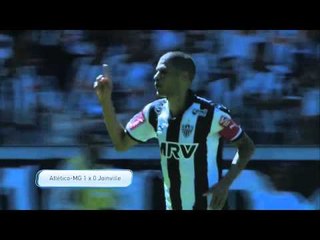 Leonardo Silva: zagueiro artilheiro