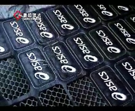 ZDJG-9050 laser cutting machine for multi-layer label.wmv