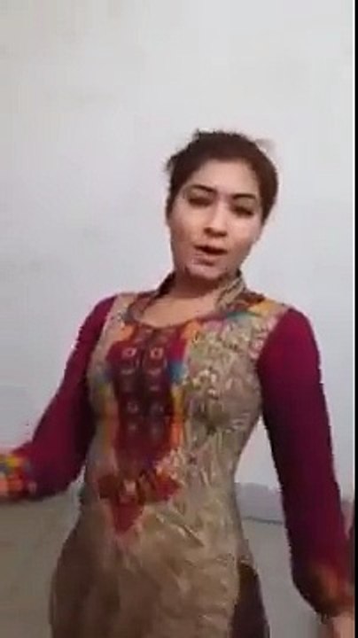 Pakistani Indian girl dancing mujra on Bollywood baby doll song