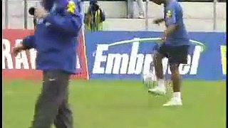 Ronaldinho training skills !
