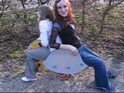 Les chattes en chaleur au parc =D