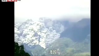 Japan volcano eruption leaves 30 injured, 250 stranded