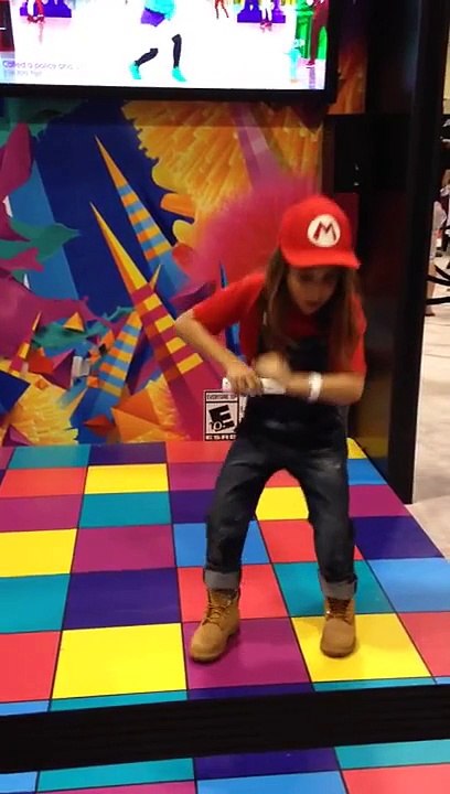 cosplay Super Mario Dances to Uptown Funk Just Dance 2016