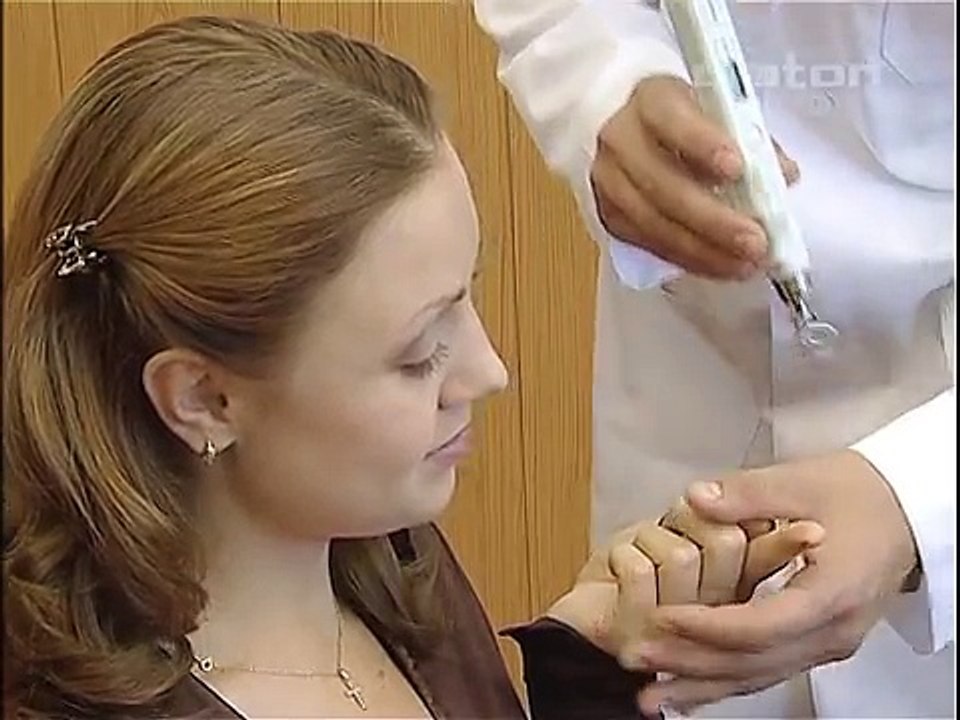 DIATON TONOMETER Der Augeninnendruck wird durch das Augenlid im Bereich der Lederhaut gemessen