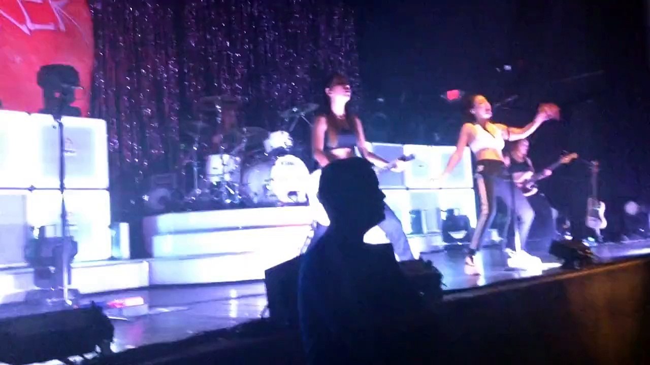 Charli XCX - Mow That Lawn! Live! (NEW SONG)