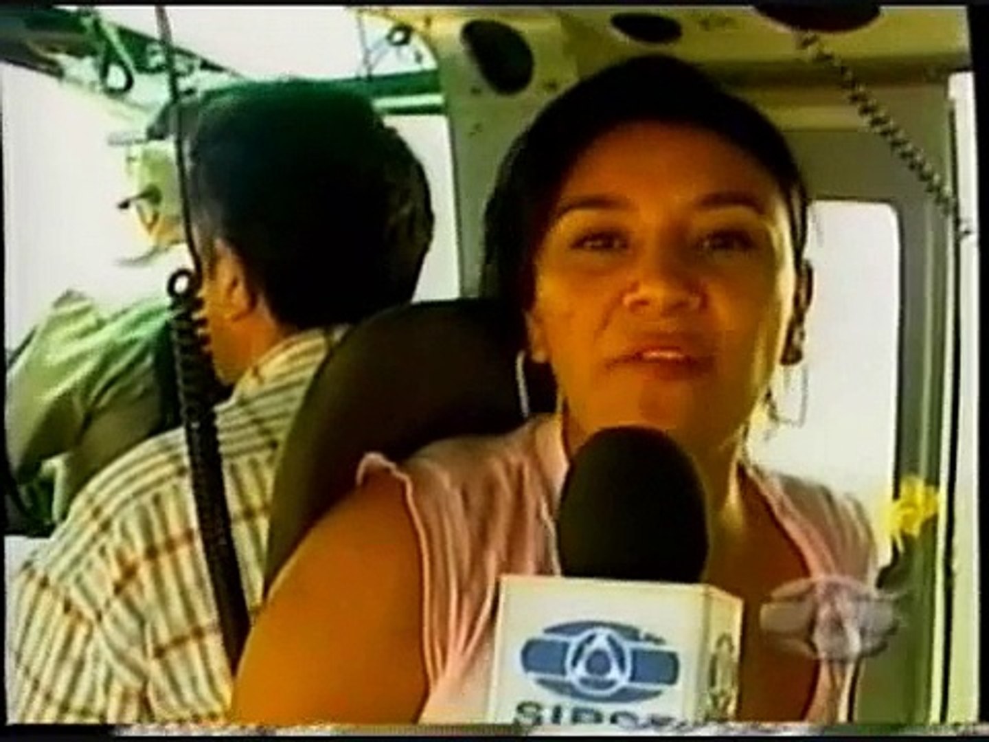 HELICÓPTERO CONTRA INCENDIOS EN ACCION
